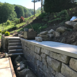 Utiliser des matériaux locaux et naturels pour créer des allées et chemins qui s'intègrent parfaitement à l'environnement Charnay-les-Macon